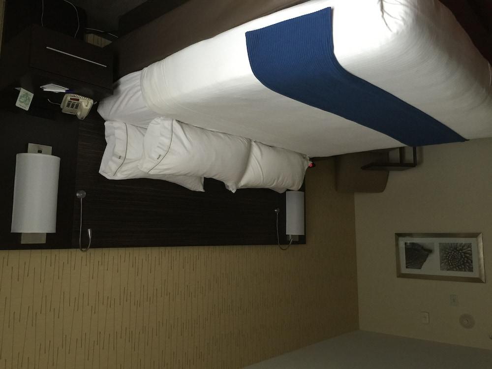 Holiday Inn Express And Suites - Bradford By Ihg Екстериор снимка