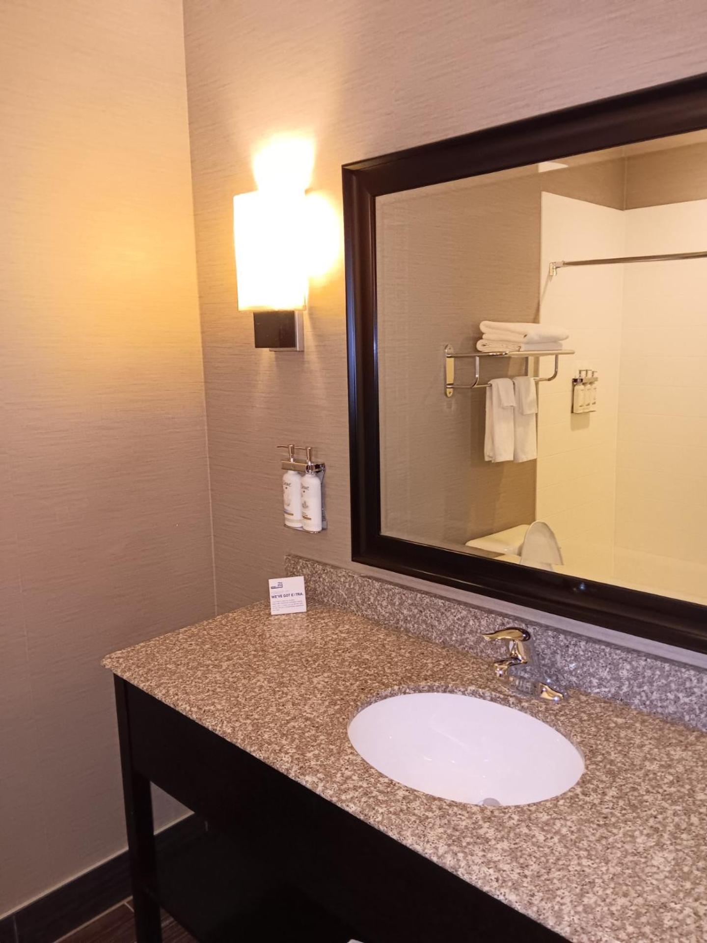 Holiday Inn Express And Suites - Bradford By Ihg Екстериор снимка