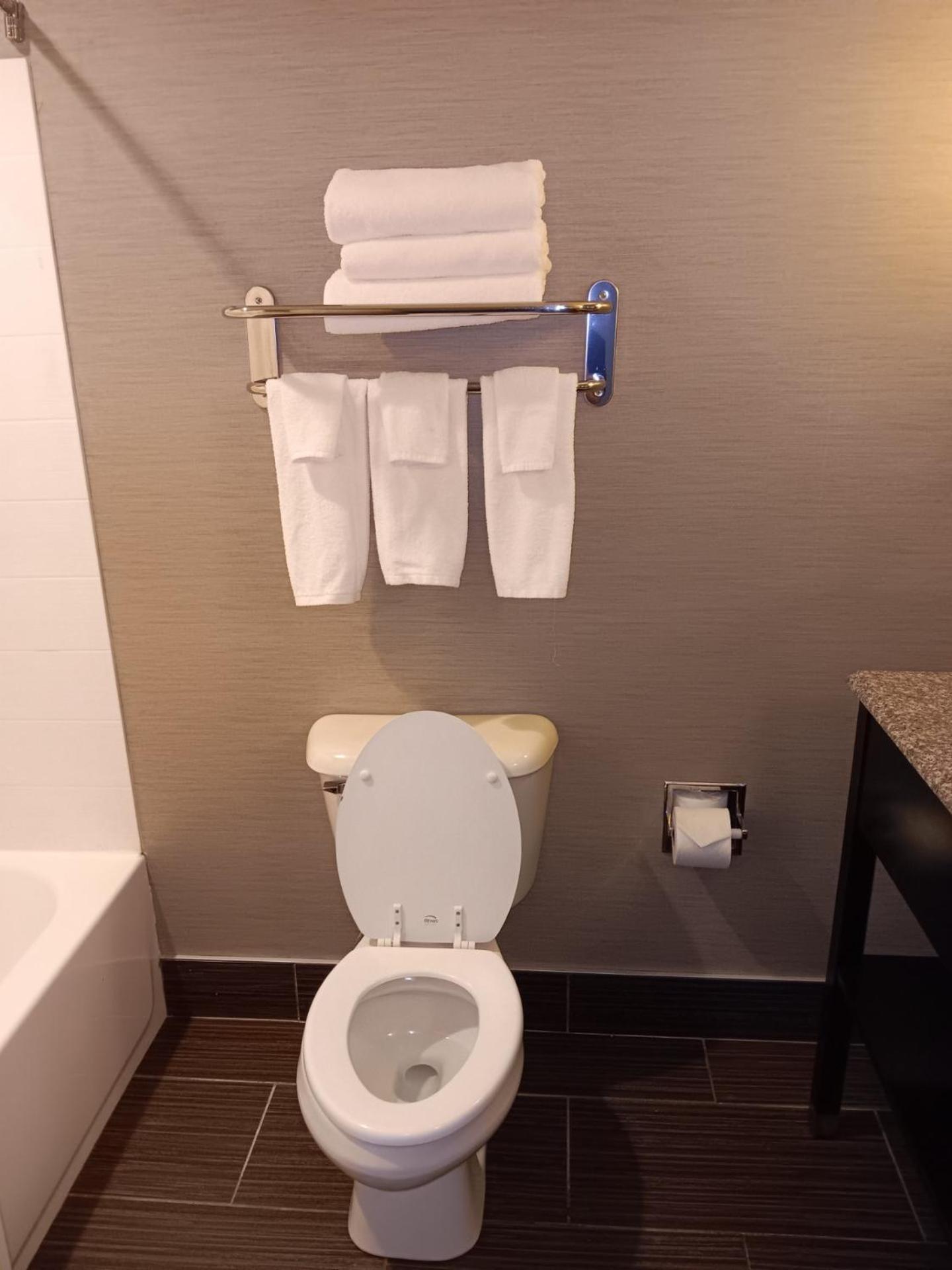 Holiday Inn Express And Suites - Bradford By Ihg Екстериор снимка