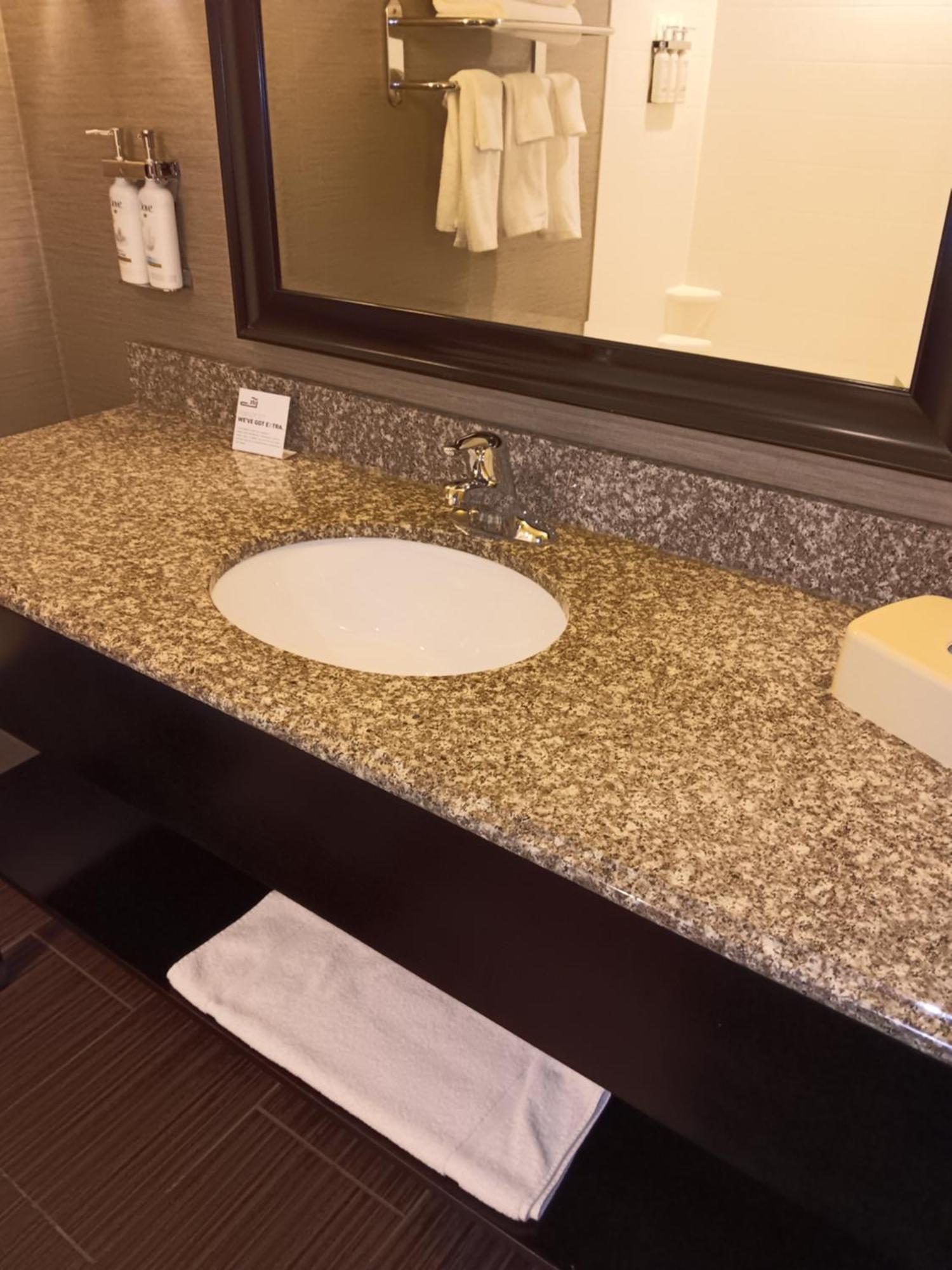 Holiday Inn Express And Suites - Bradford By Ihg Екстериор снимка