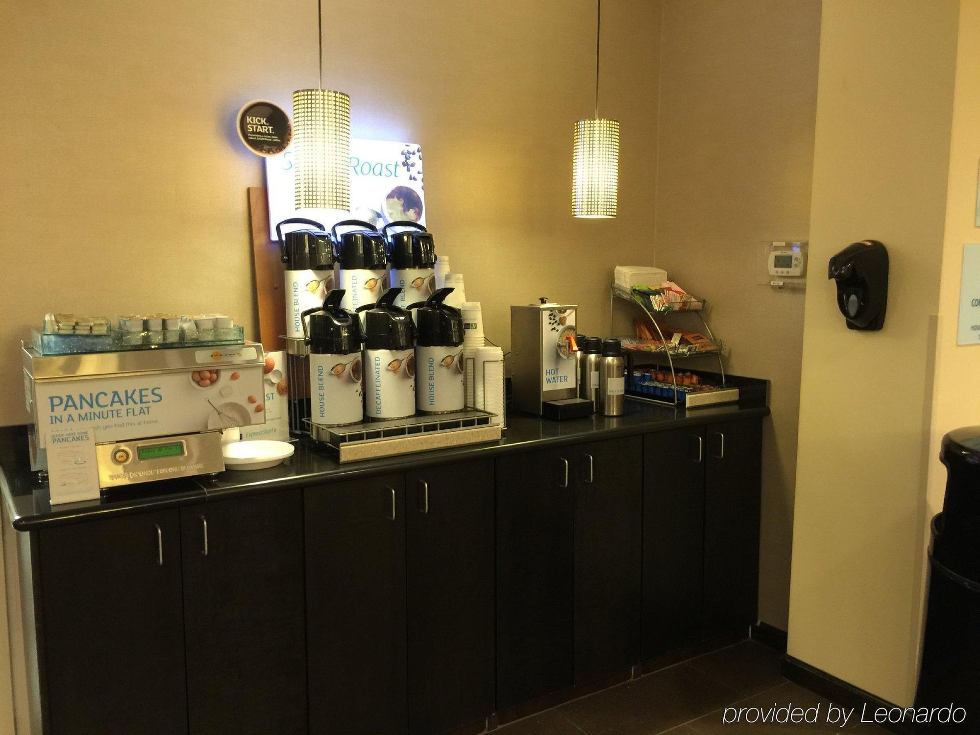 Holiday Inn Express And Suites - Bradford By Ihg Екстериор снимка