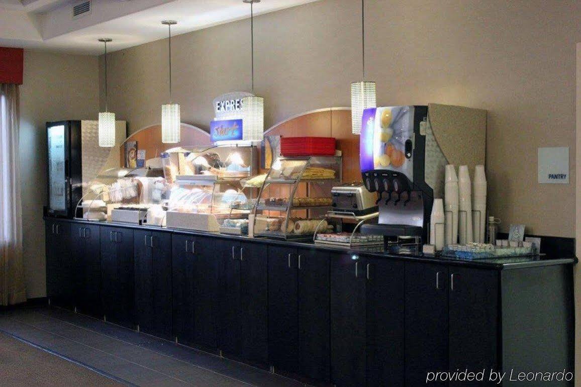 Holiday Inn Express And Suites - Bradford By Ihg Екстериор снимка